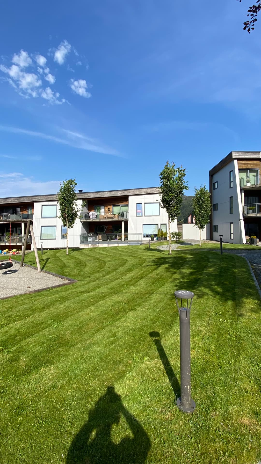 Nylig klippet plen i Bergen med synlige striper